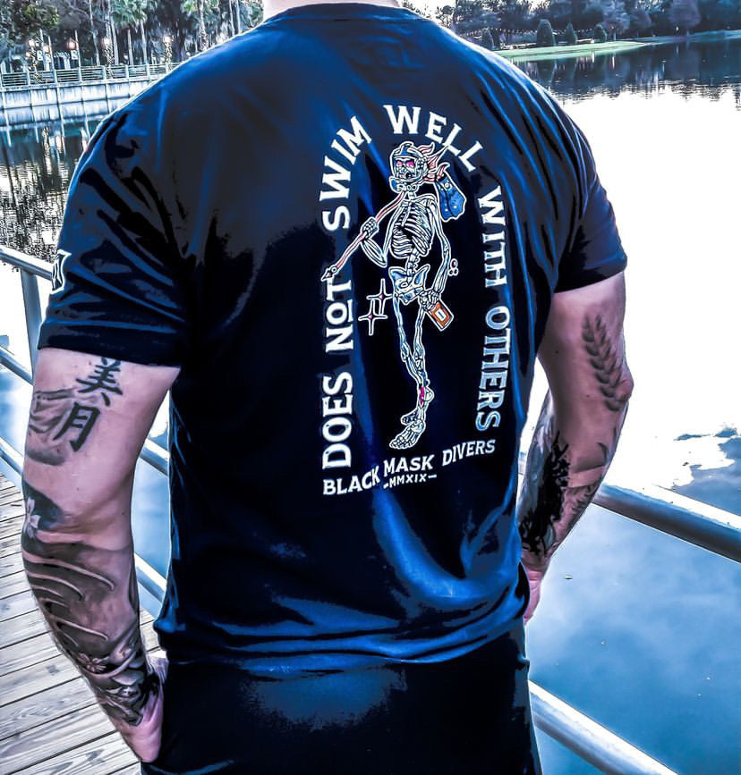 Does Not Swim Well With Others Men's Cotton T-Shirt – Navy